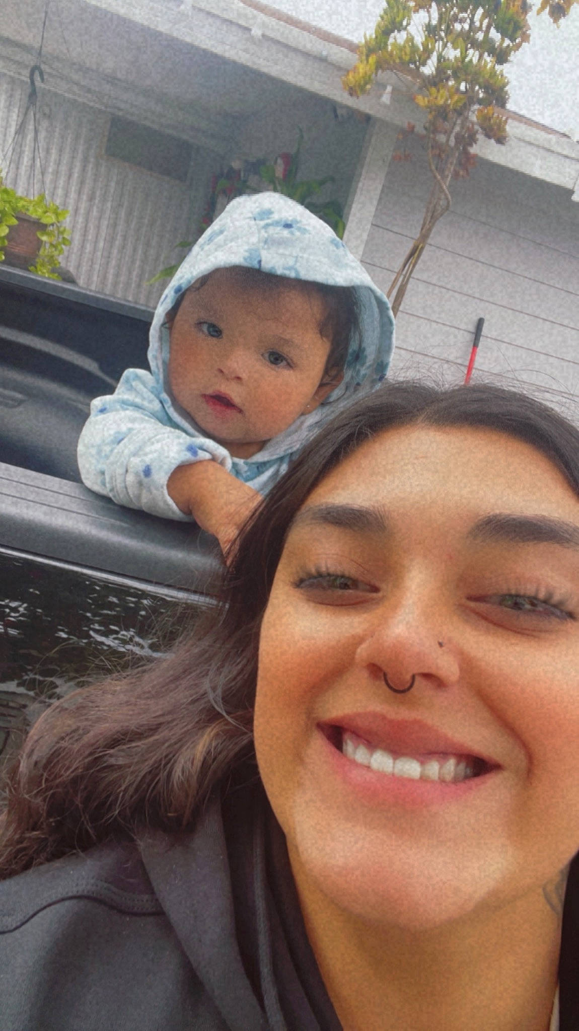 Ximena is registered to the contest to win money with this photo: cheek, chin, eyebrow, eyelash, face, facial_expression, forehead, fun, hairstyle, happy, headwear, human, iris, joy, lip, mammal, mouth, nose, organ, person