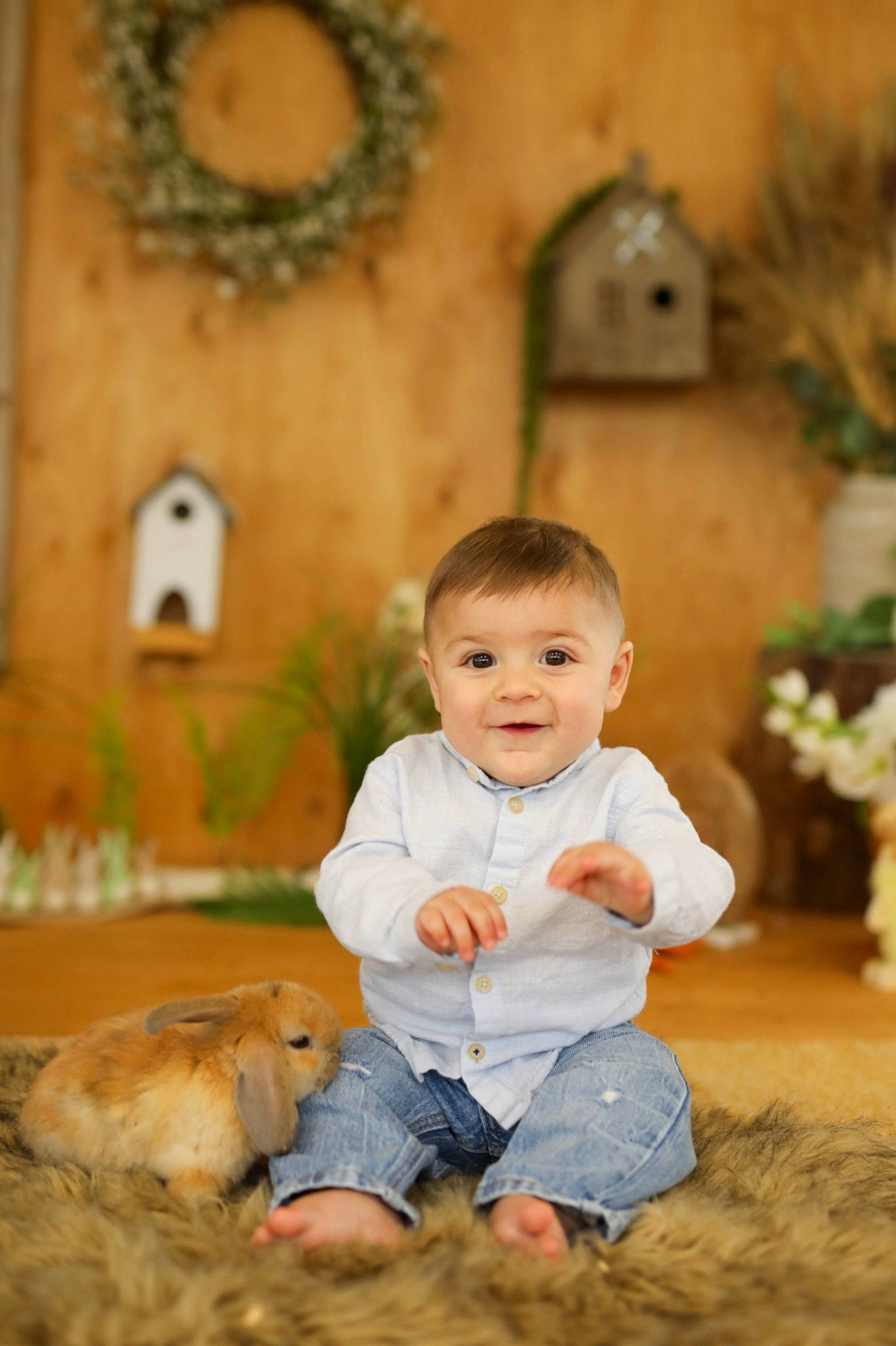 Jessyjames participe au concours pour gagner de l'argent avec cette photo : baby, baby_toddler_clothing, canidae, child, companion_dog, flooring, fun, fur, grass, happy, joy, leisure, people_in_nature, person, plant, portrait_photography, sitting, smile, t_shirt, toddler