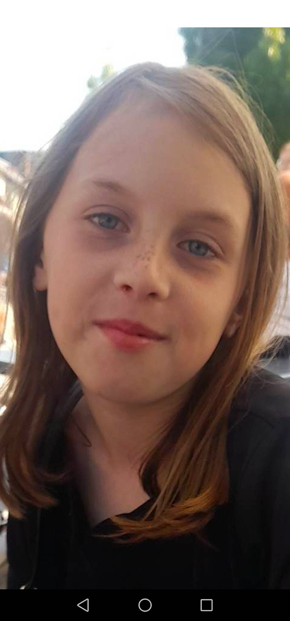 Mélia participe au concours pour gagner de l'argent avec cette photo : cheek, chin, cool, ear, eyebrow, eyelash, forehead, fun, hairstyle, happy, iris, jaw, joy, layered_hair, lip, mammal, mouth, neck, nose, person