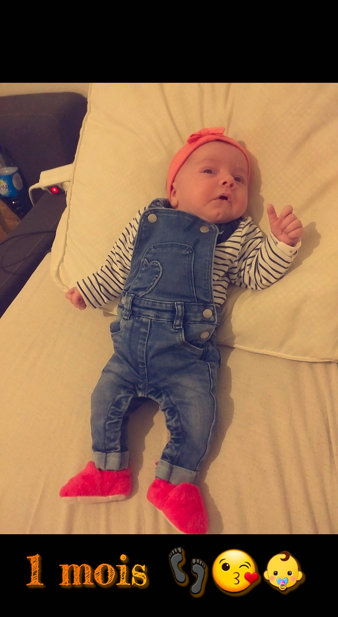 Evaa a rejoint le concours — aidez-le/la à gagner de superbes lots ! baby, baby_products, baby_toddler_clothing, beanie, bonnet, child, child_model, comfort, costume_accessory, headwear, hood, knit_cap, overall, person, pocket