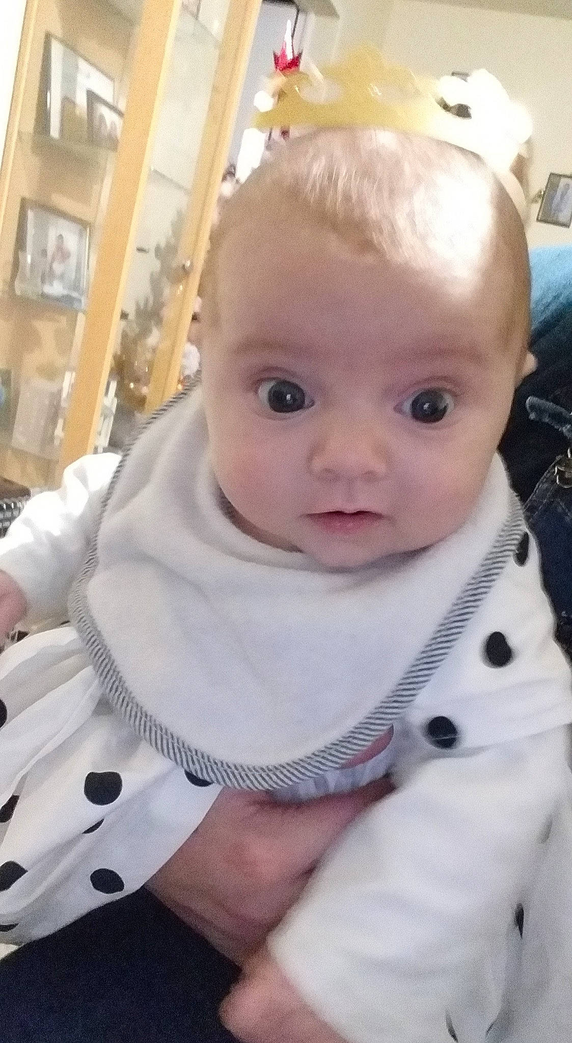 Evaa participe au concours pour gagner de l'argent avec cette photo : baby, baby_products, baby_toddler_clothing, cheek, child, cool, eyebrow, eyelash, forehead, headpiece, hood, iris, lip, person, portrait_photography, skin, toddler