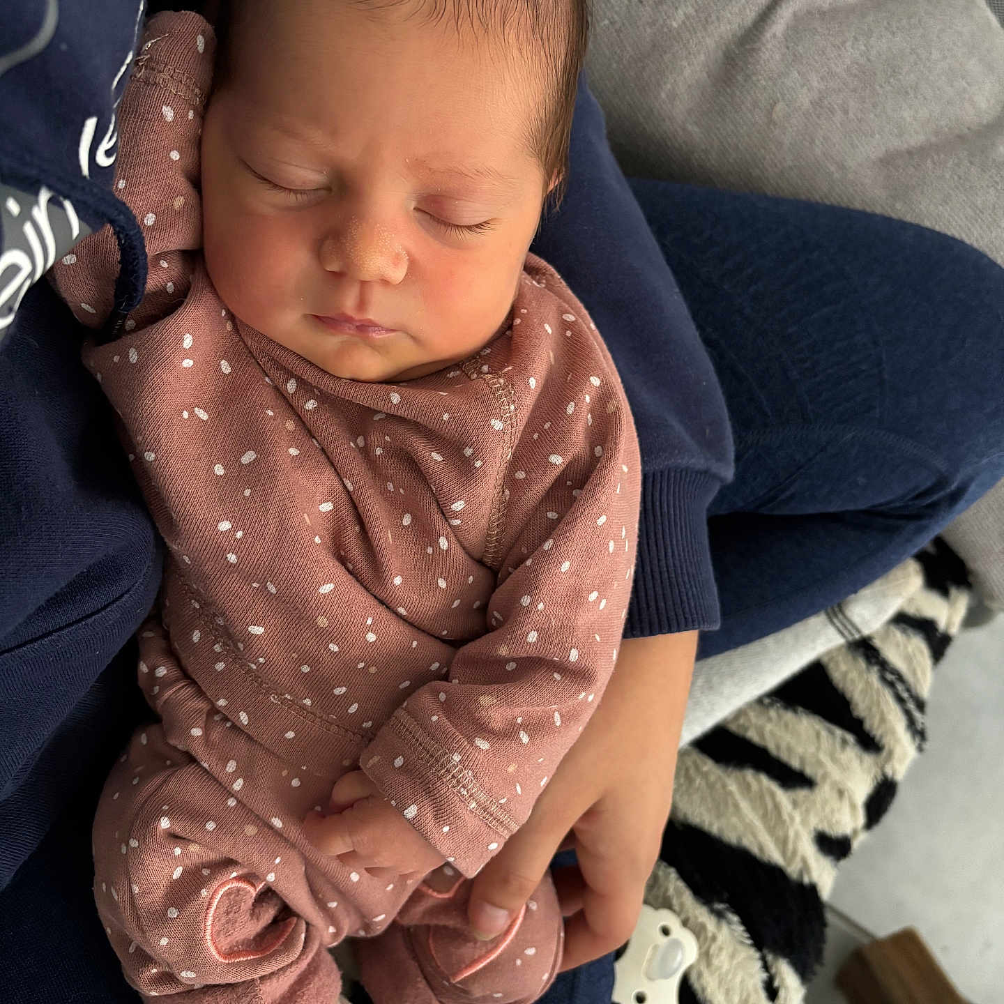 Althea participe au concours pour gagner de l'argent avec cette photo : baby, blanket, child, closeup, clothing, cozy, cute, hand, holding, indoor, infant, newborn, pacifier, pajamas, peaceful, person, polka_dot, rest, sleeping, soft_lighting