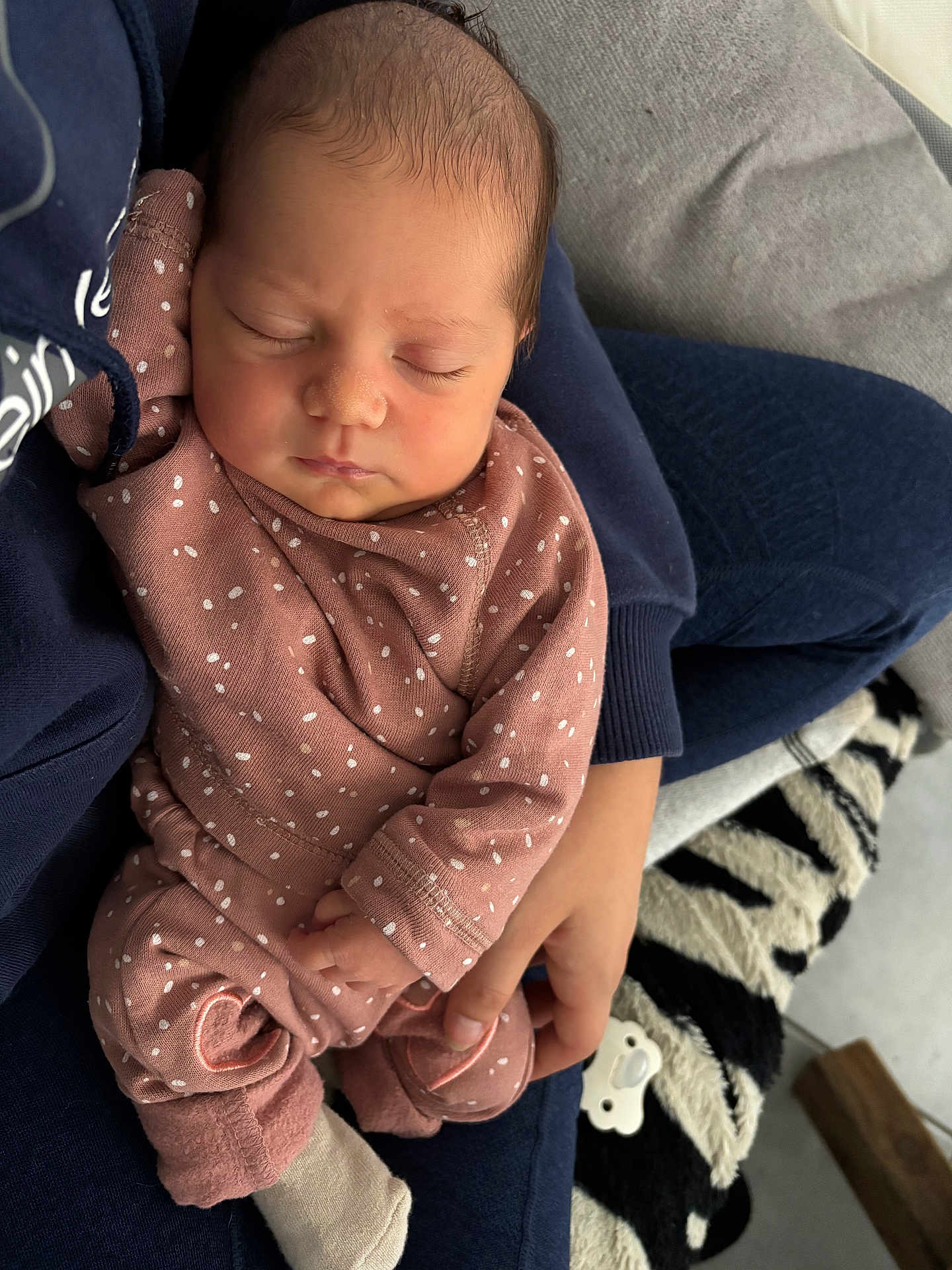 Althea participe au concours pour gagner de l'argent avec cette photo : baby, newborn, sleeping, infant, pajamas, polka_dot, hand, blanket, pacifier, cozy, soft_lighting, closeup, person, indoor, rest, cute, peaceful, clothing, child, holding