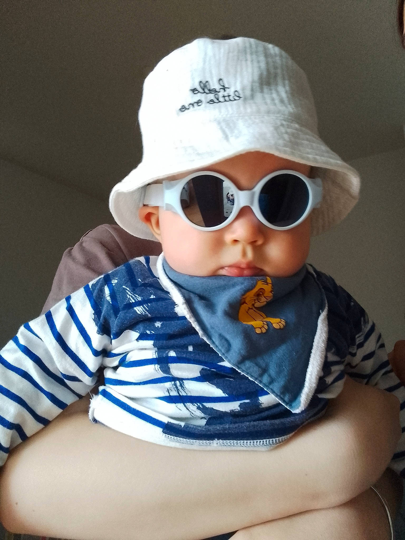 Soan a rejoint le concours — aidez-le/la à gagner de superbes lots ! arm, baby, baby_toddler_clothing, cap, chin, clothing, cool, dress, eyewear, goggles, hat, headgear, headwear, lip, mouth, person, skin, sleeve, sun_hat, sunglasses