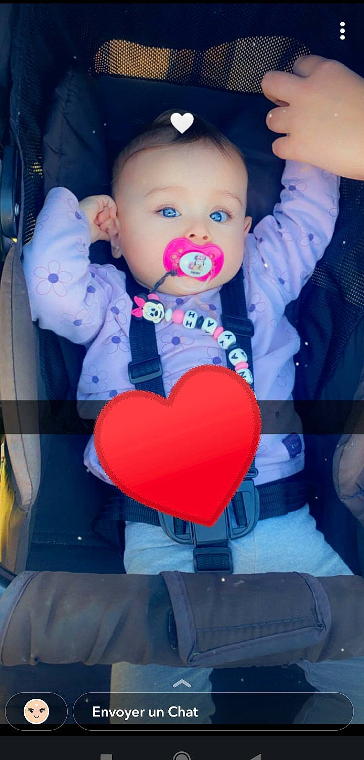 Inayah participe au concours pour gagner de l'argent avec cette photo : baby, baby_toddler_clothing, blue, cheek, child, comfort, cool, electric_blue, fun, happy, head, human_body, lap, mouth, nose, organ, person, pink, sleeve, snapshot