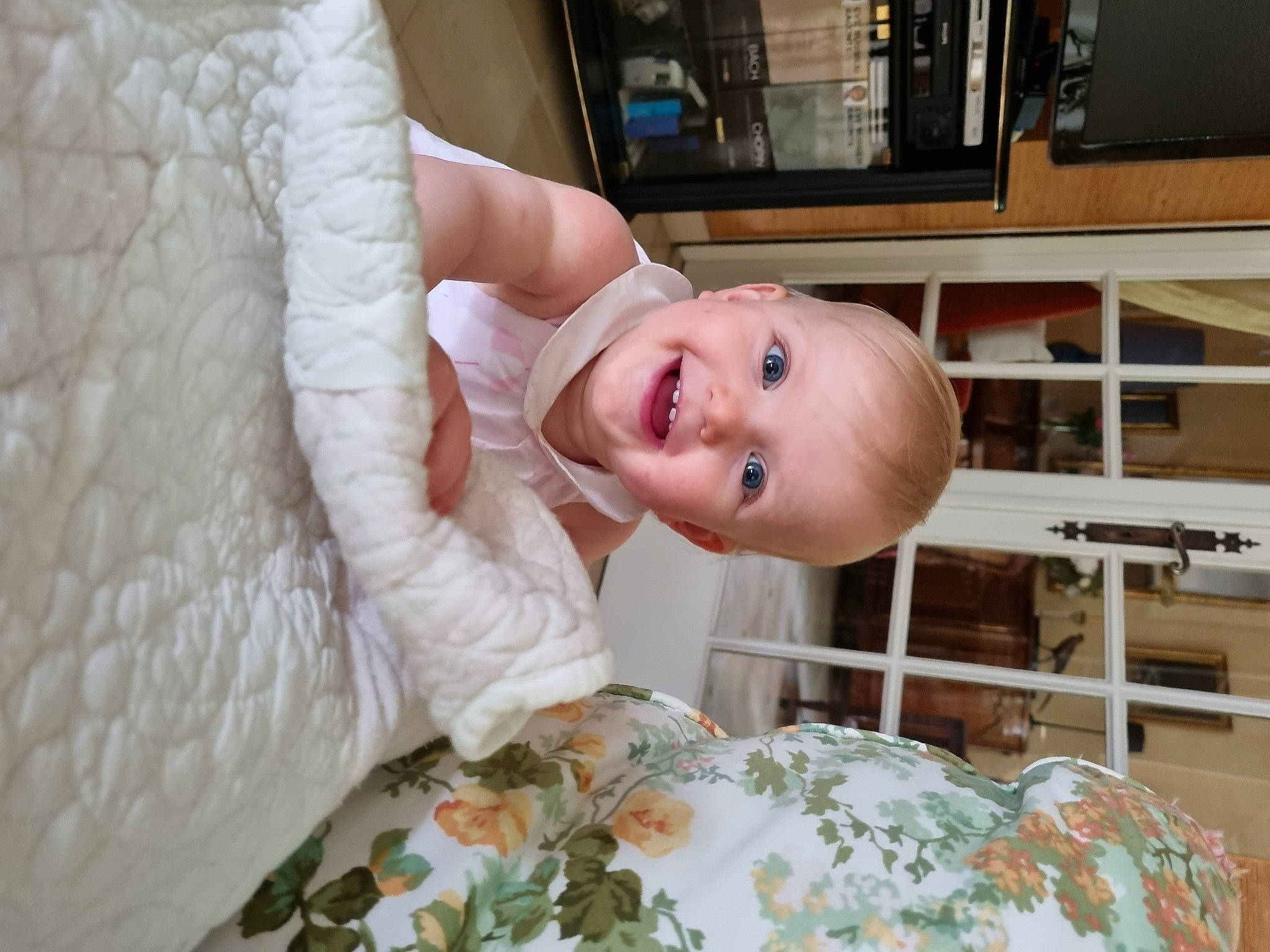 Diane participe au concours pour gagner de l'argent avec cette photo : bed, bedroom, chair, child, comfort, couch, drawer, dress, flooring, furniture, happy, hardwood, house, joy, linens, mammal, person, shelf, shelving, smile