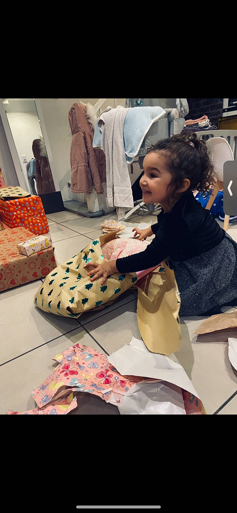 Aliyah a rejoint le concours — aidez-le/la à gagner de superbes lots ! baking, bedding, home_accessories, joy, linens, pattern, person, pillow, stuffed_toy, sweater