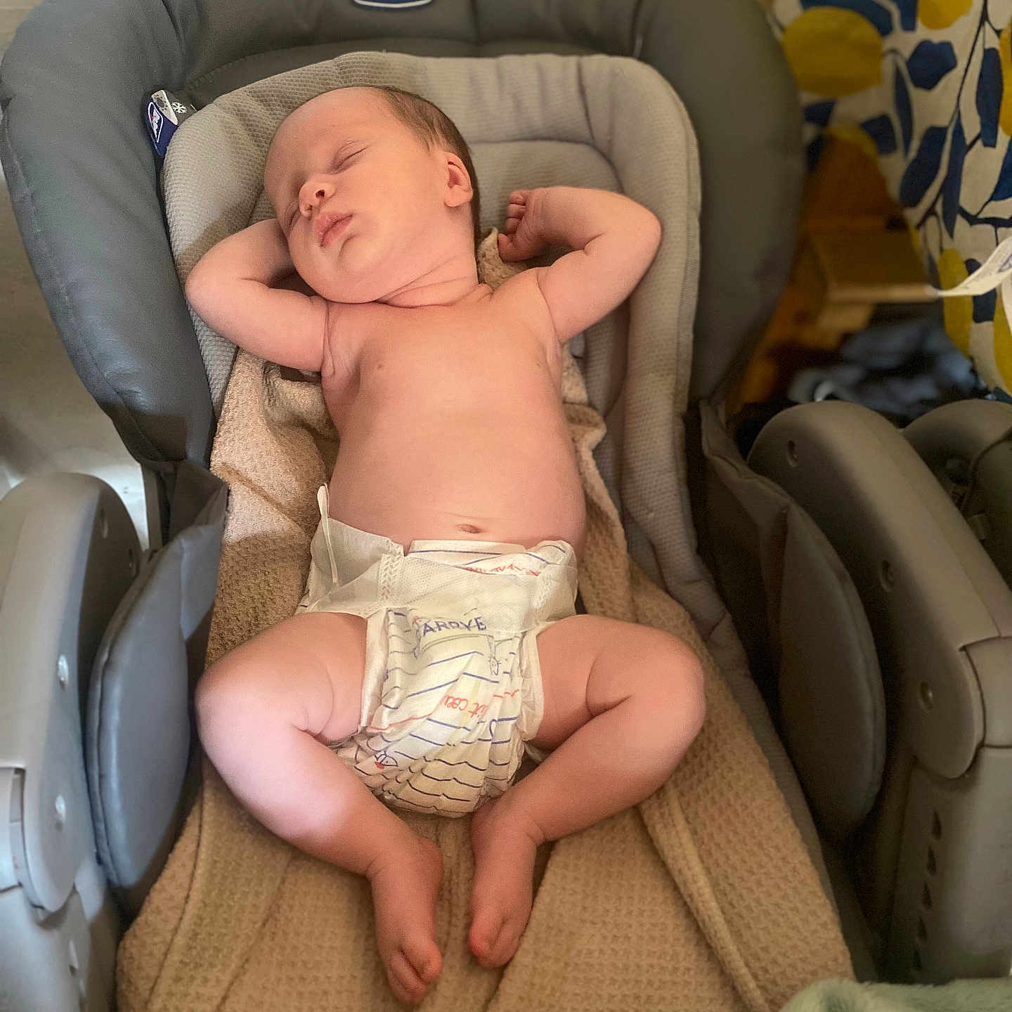 Héléa a rejoint le concours — aidez-le/la à gagner de superbes lots ! baby, baby_seat, blanket, chicco, child, comfort, cute, diaper, home, indoor, infancy, infant, newborn, peaceful, portrait, relaxation, resting, skin, sleeping, young_child