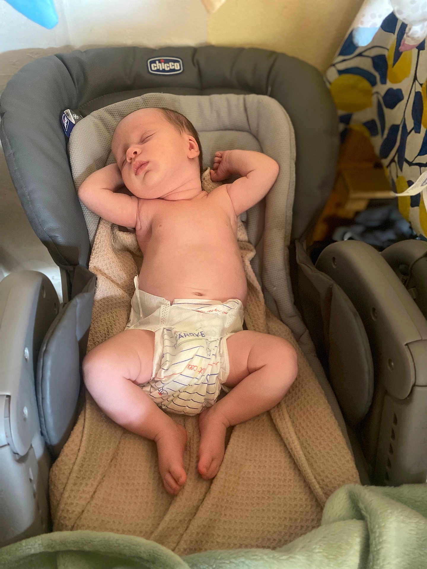 Héléa a rejoint le concours — aidez-le/la à gagner de superbes lots ! baby, sleeping, diaper, chicco, infant, baby_seat, blanket, relaxation, indoor, child, peaceful, resting, skin, newborn, portrait, cute, comfort, home, young_child, infancy