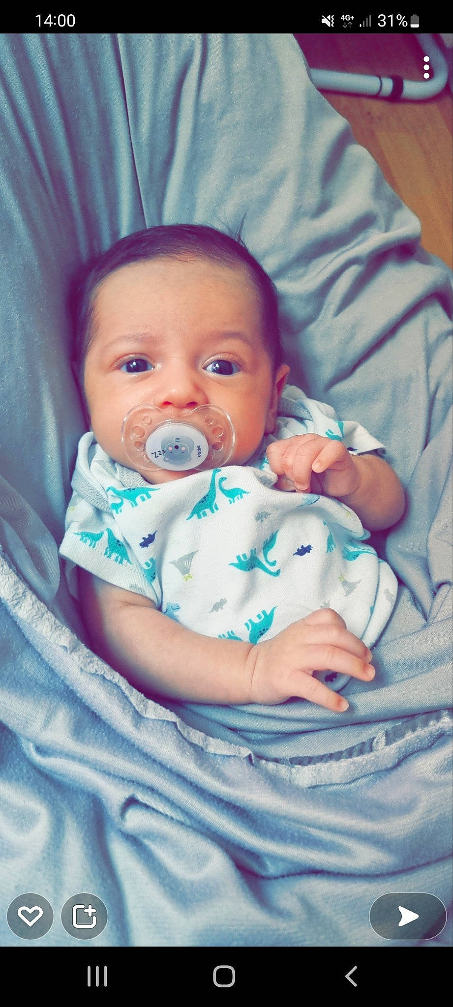 Fares participe au concours pour gagner de l'argent avec cette photo : azure, baby, baby_products, baby_toddler_clothing, cheek, child, comfort, electric_blue, event, eye, eyebrow, finger, happy, iris, linens, mouth, nose, person, skin, sleeve