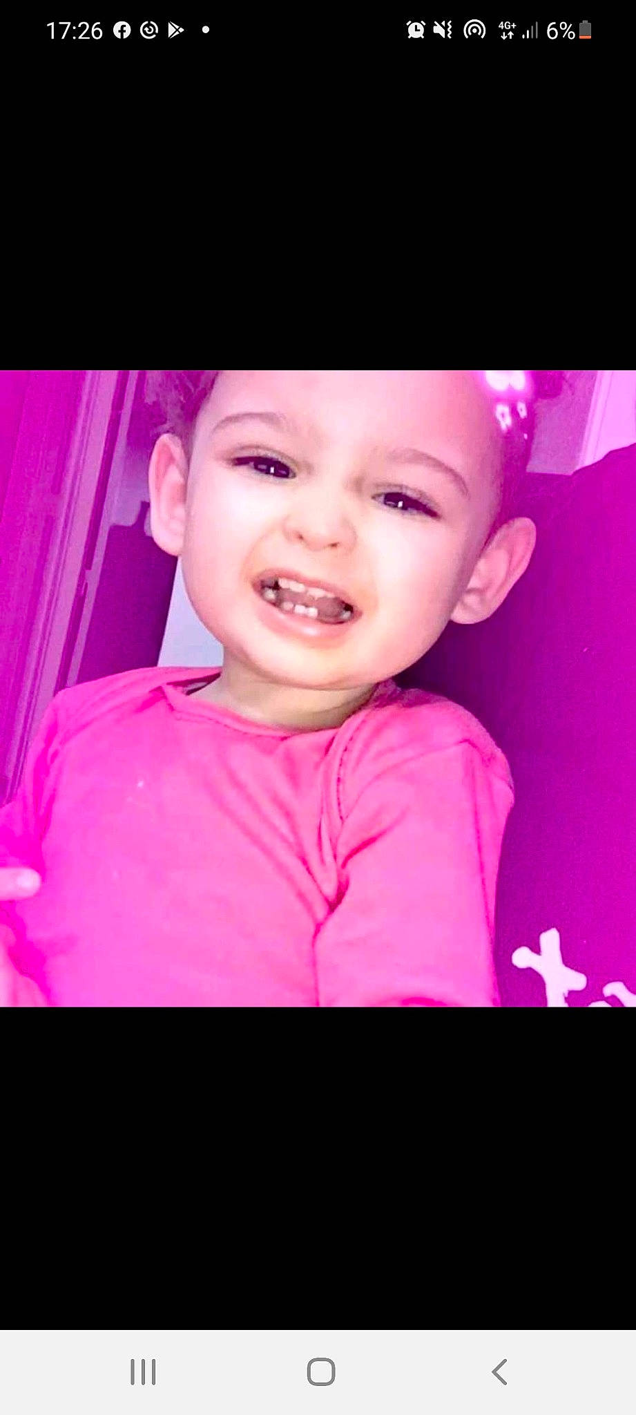 Linda a rejoint le concours — aidez-le/la à gagner de superbes lots ! arm, baby_toddler_clothing, cheek, cool, eyebrow, eyelash, facial_expression, flash_photography, gesture, happy, headwear, human_body, lip, mouth, nose, person, pink, purple, skin, sleeve