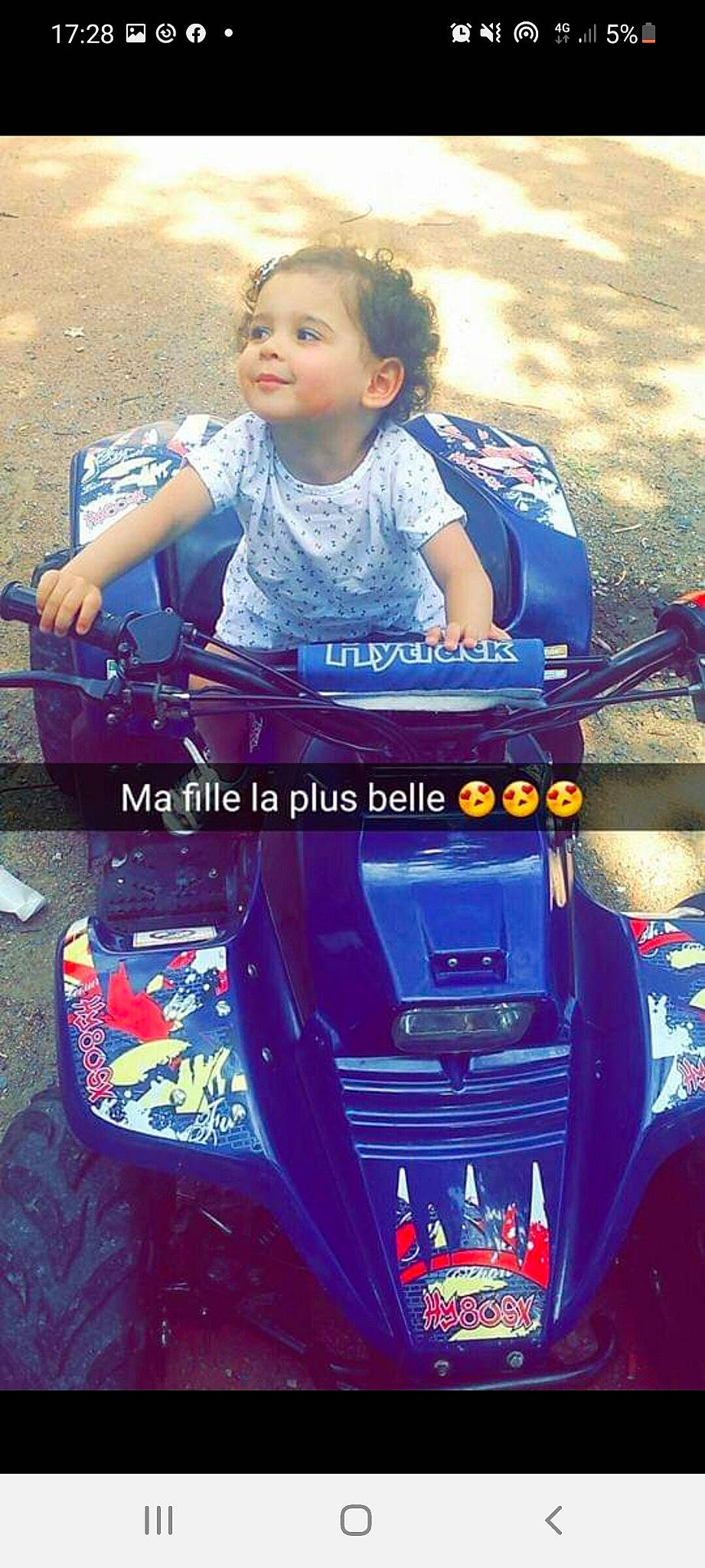 Linda participe au concours pour gagner de l'argent avec cette photo : automotive_design, automotive_exterior, automotive_lighting, blue, bumper, electric_blue, fun, happy, headlamp, joy, light, mode_of_transport, motor_vehicle, motorcycle, people, person, photograph, recreation, smile, snapshot