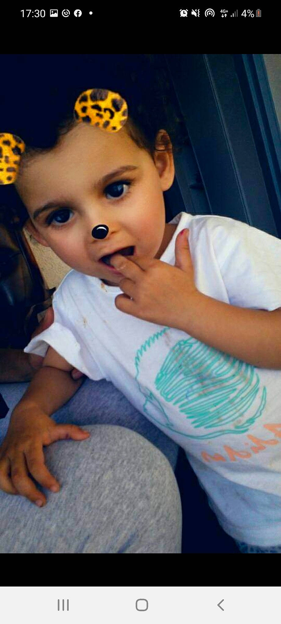 Linda participe au concours pour gagner de l'argent avec cette photo : arm, baby_toddler_clothing, cap, cheek, child, eyelash, fashion_accessory, finger, fun, hand, happy, headband, headpiece, iris, mouth, nose, person, plant, skin, t_shirt