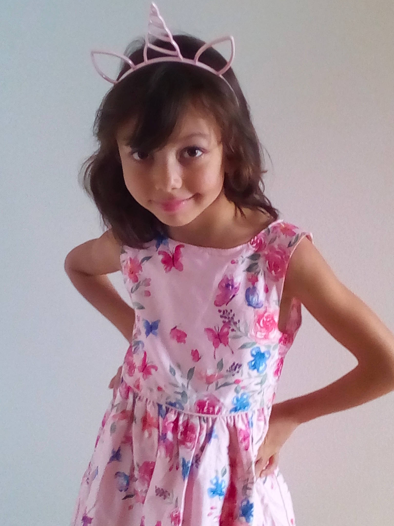 Elisa participe au concours pour gagner de l'argent avec cette photo : brown_hair, child, child_model, clothing, day_dress, dress, hair_accessory, joy, pattern, person, pink, sleeve, textile, toddler