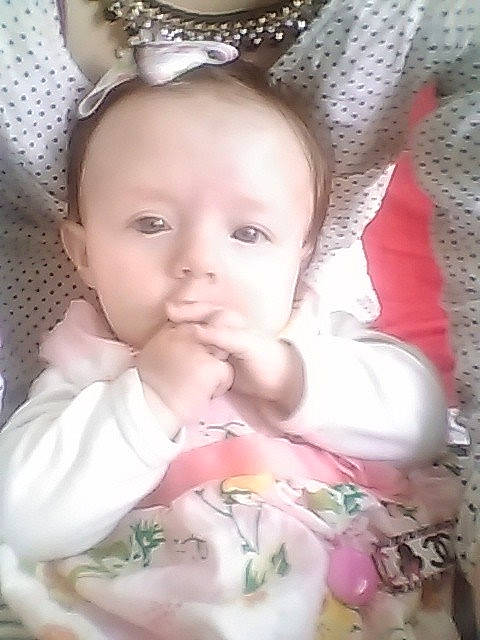 Lyvie a rejoint le concours — aidez-le/la à gagner de superbes lots ! child, clothing, hairstyle, infant, person, pink, skin, toddler