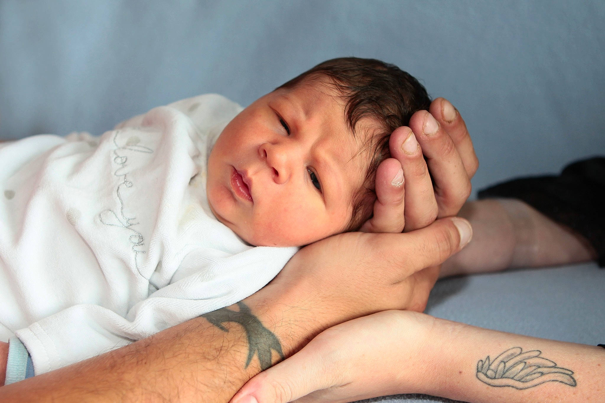 Gabano a rejoint le concours — aidez-le/la à gagner de superbes lots ! arm, baby, bedtime, cheek, child, finger, hand, muscle, nail, nap, nose, person, skin, sleep, thumb