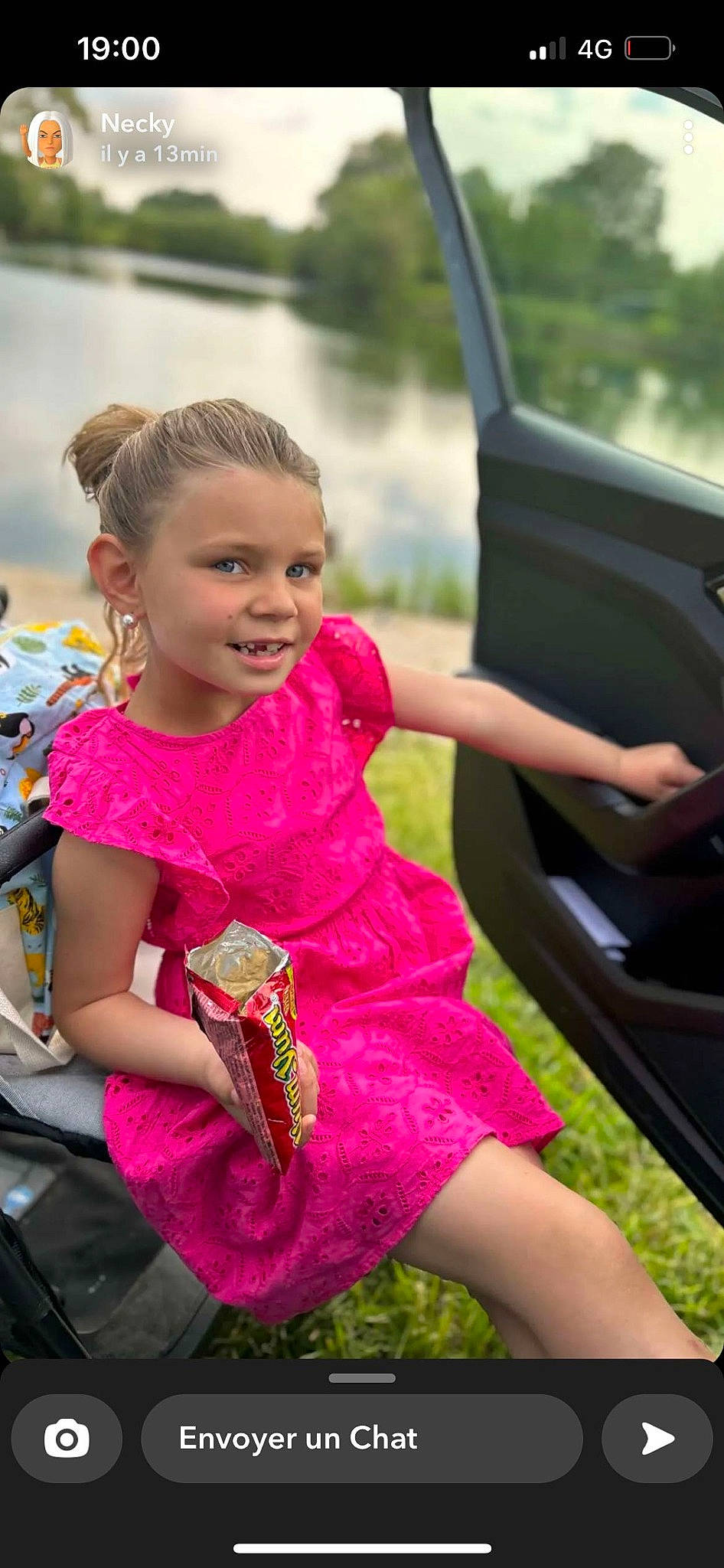 Lyne participe au concours pour gagner de l'argent avec cette photo : automotive_exterior, bumper, child, event, facial_expression, family_car, fun, grass, hairstyle, happy, joy, leisure, magenta, person, recreation, sitting, skin, smile, toddler, travel