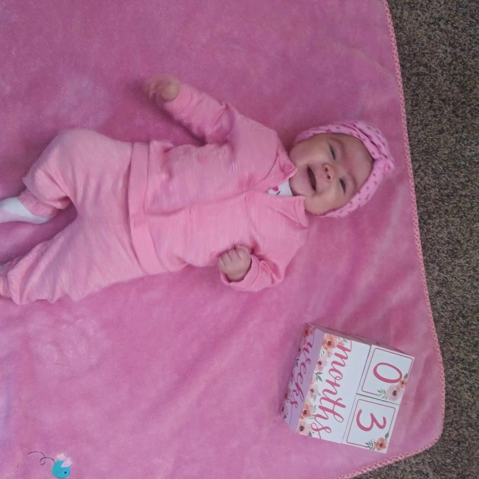 Yamilett is registered to the contest to win money with this photo: blanket, child, linens, pink, product, textile