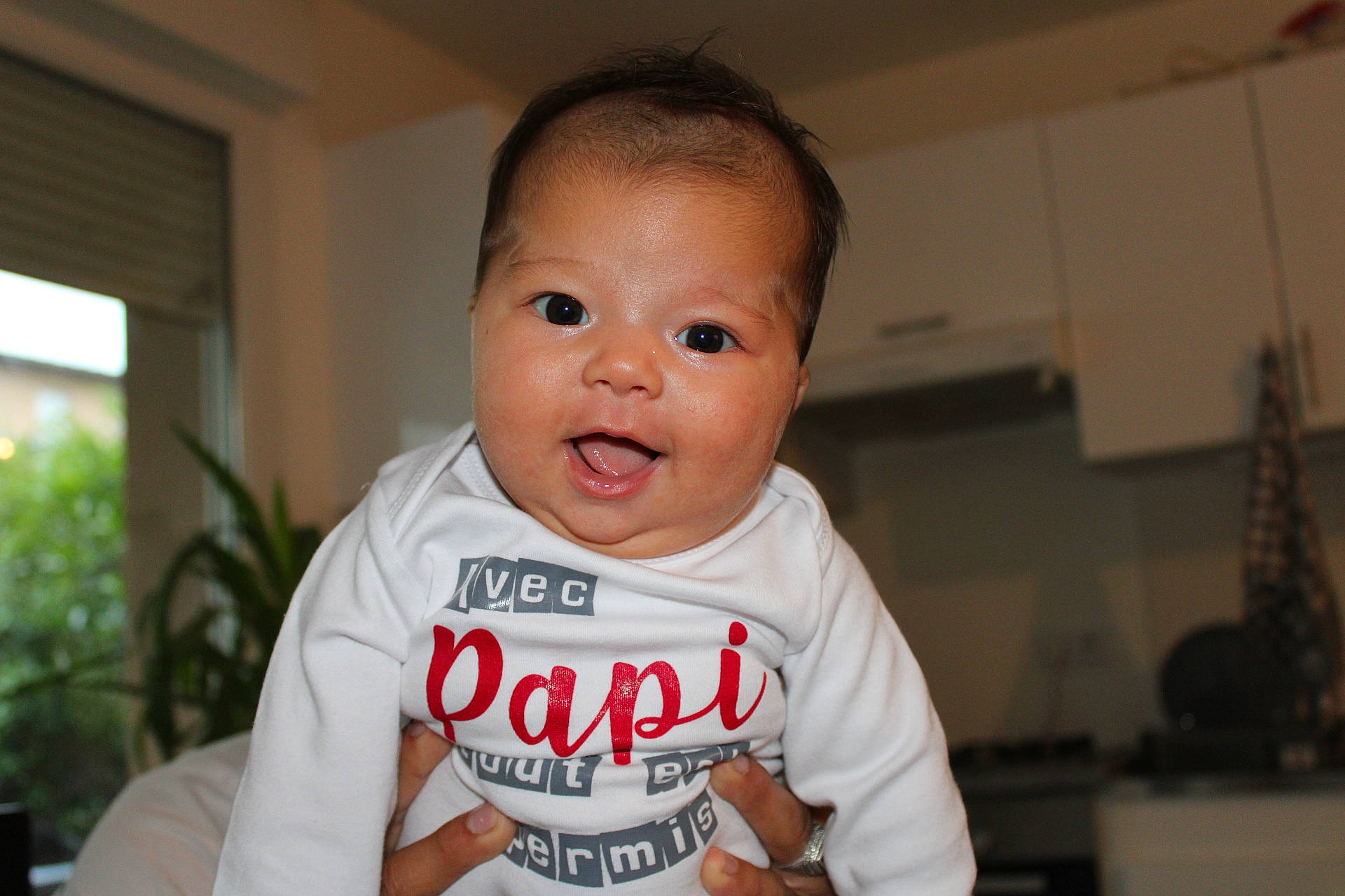 Milyana participe au concours pour gagner de l'argent avec cette photo : baby, cheek, child, chin, face, facial_expression, forehead, head, lip, person, skin, smile, t_shirt, toddler