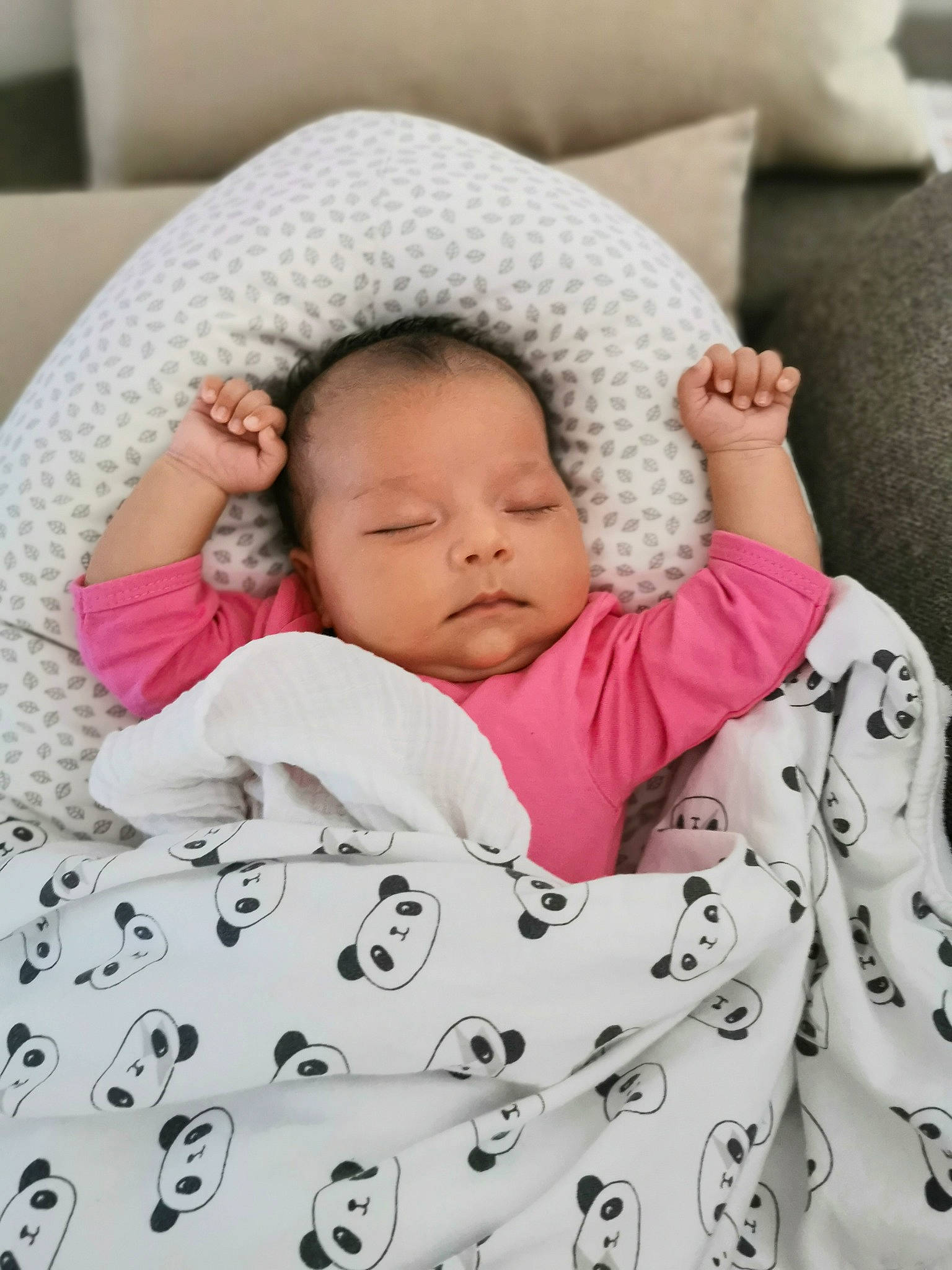 Milyana participe au concours pour gagner de l'argent avec cette photo : baby, baby_products, baby_sleeping, bedding, bedtime, blanket, child, comfort, linens, person, pink, product, sleep, textile, toddler