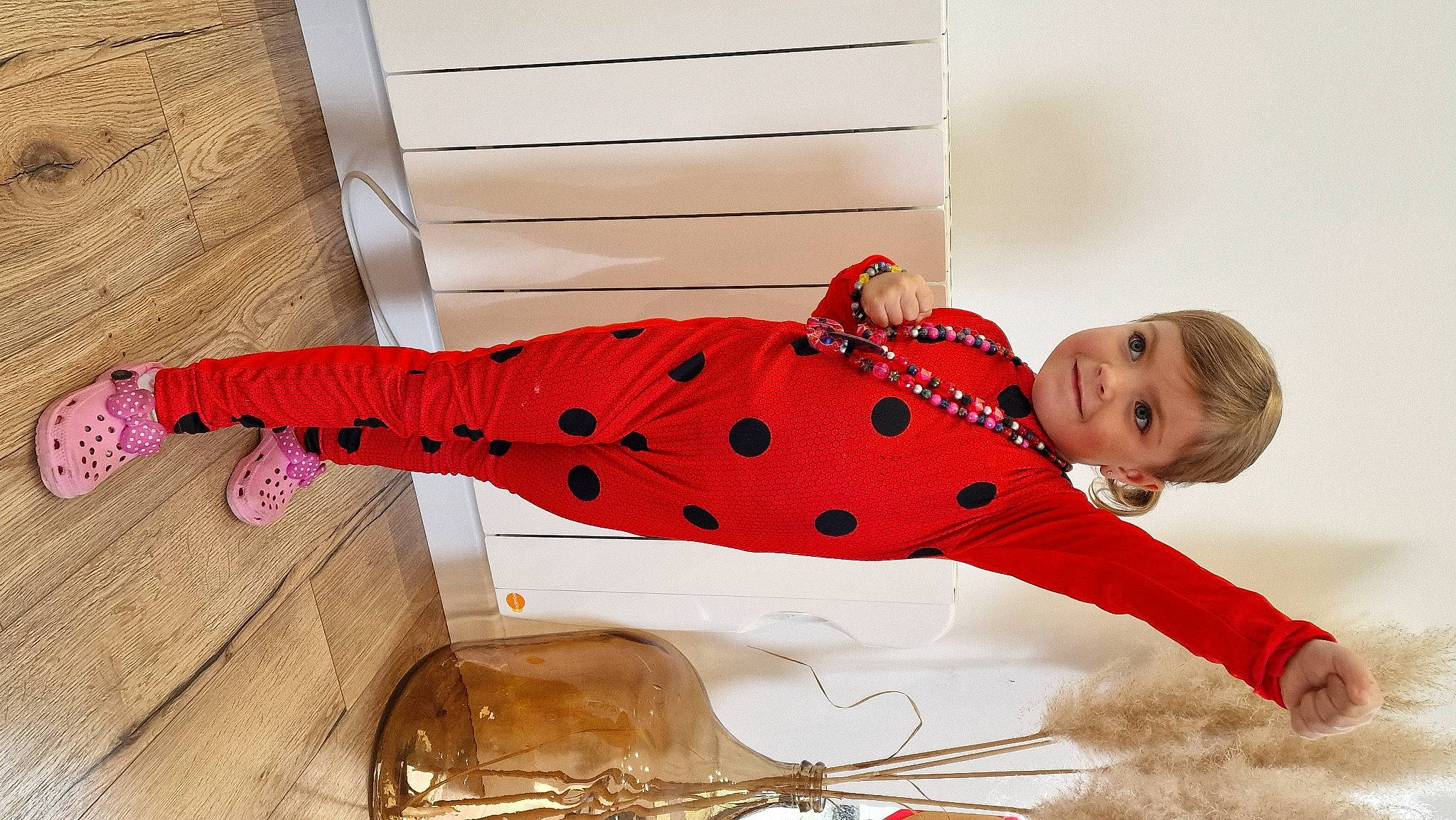 Maddy participe au concours pour gagner de l'argent avec cette photo : carmine, comfort, costume, event, flooring, foot, fur, happy, human_leg, joy, knee, linens, orange, pattern, peach, person, plaid, sitting, sleeve, smile