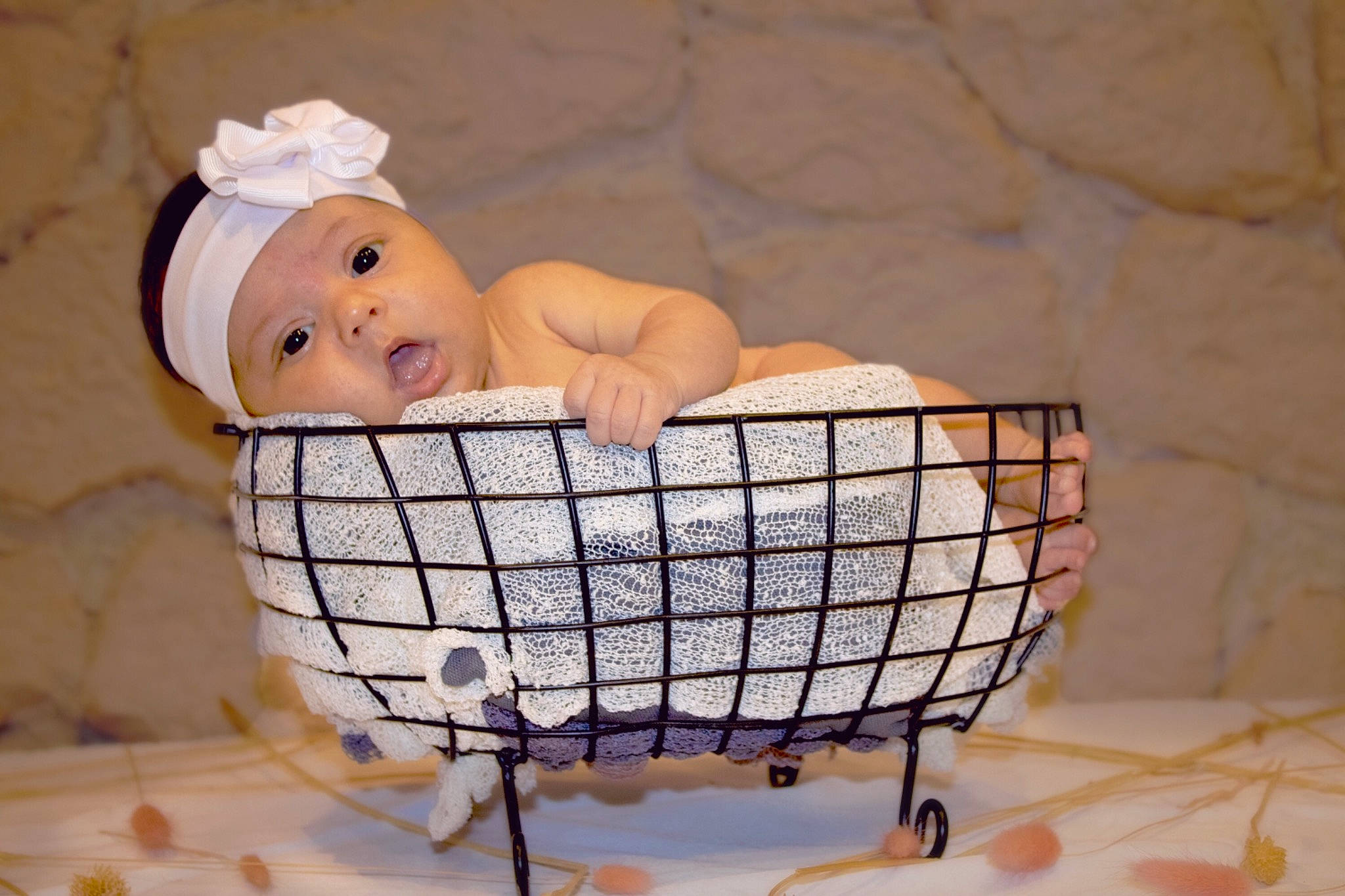 Naevia a rejoint le concours — aidez-le/la à gagner de superbes lots ! baby, baby_products, baby_safety, baby_sleeping, baby_toddler_clothing, cap, cart, child, comfort, hand, happy, headwear, human_body, infant_bed, mesh, person, product, shopping_cart, smile, toddler