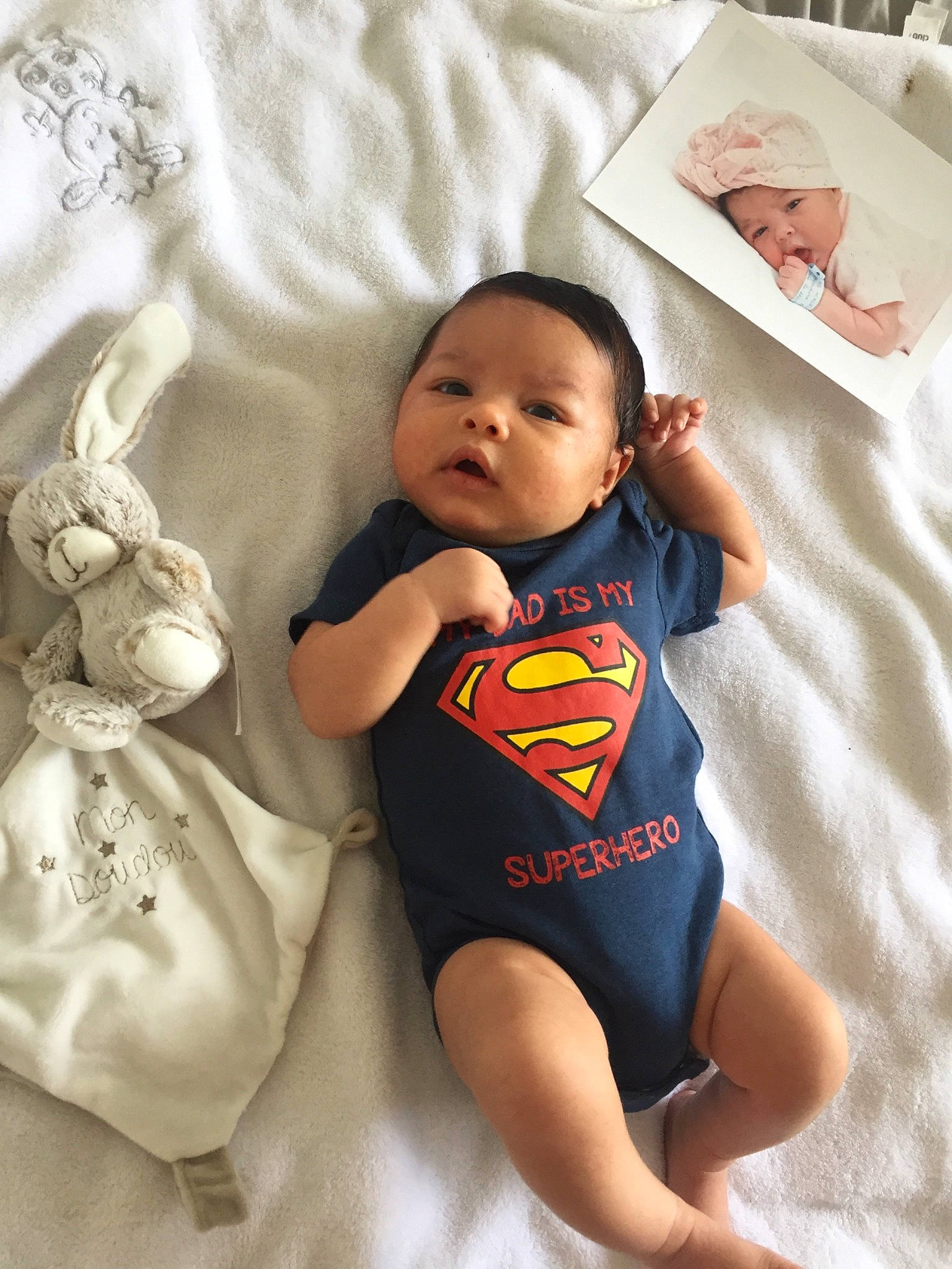Esmee a rejoint le concours — aidez-le/la à gagner de superbes lots ! arm, baby, child, fictional_character, headwear, justice_league, person, superhero, superman, textile, toddler