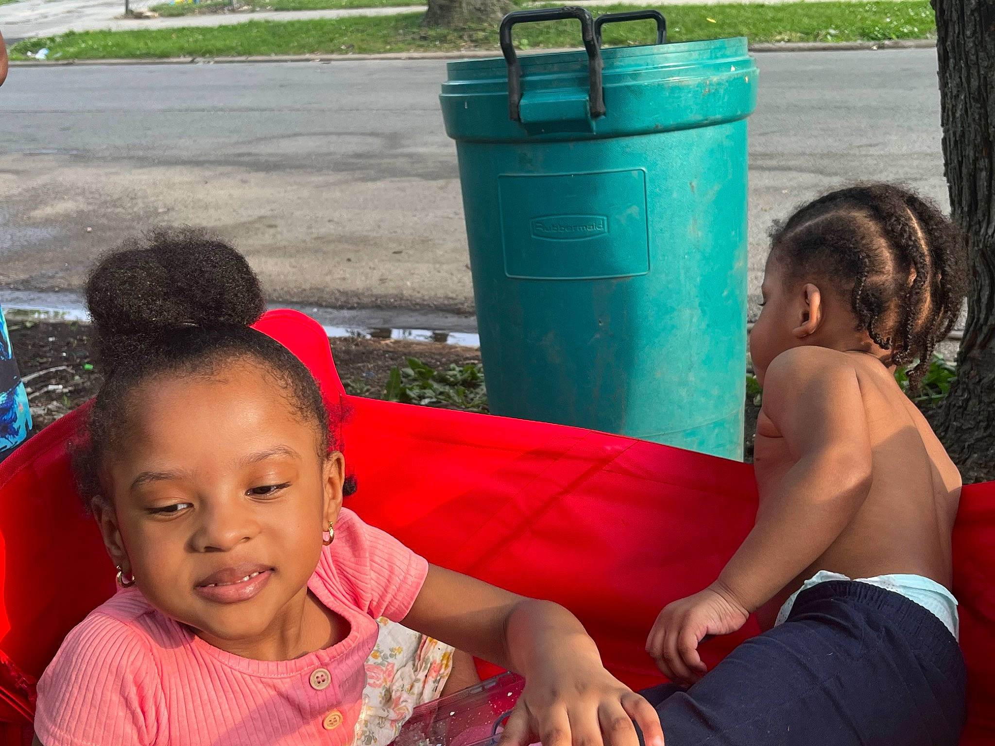 Tayanna is registered to the contest to win money with this photo: barrel, child, event, fun, grass, green, happy, leisure, people_in_nature, person, photograph, plant, recreation, red, sharing, sitting, smile, snapshot, summer, t_shirt