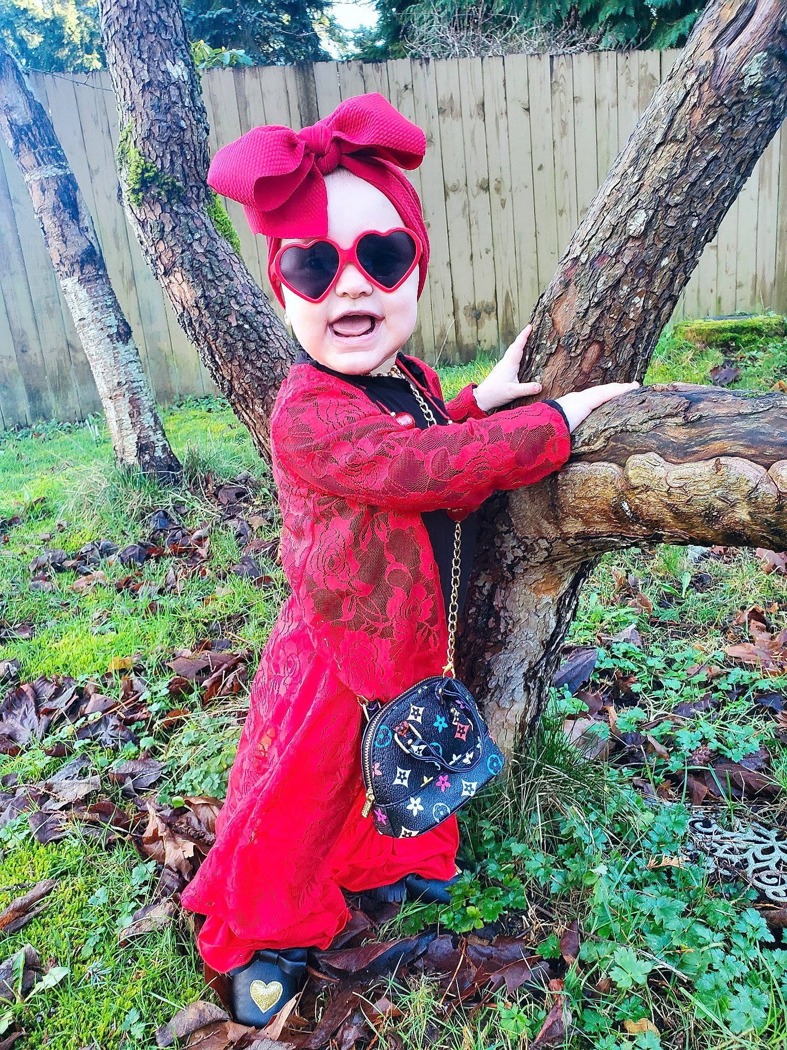 Jaelyn is registered to the contest to win money with this photo: cool, cosplay, costume, dress, fictional_character, glasses, harley_quinn, person, photo_shoot, pink, plant, red, supervillain, tree