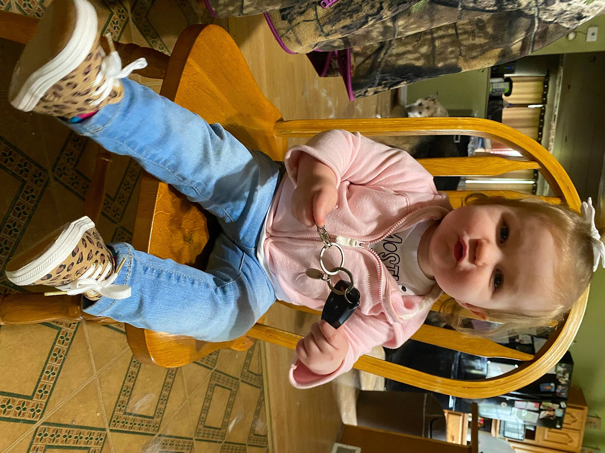 Elliana is registered to the contest to win money with this photo: child, person