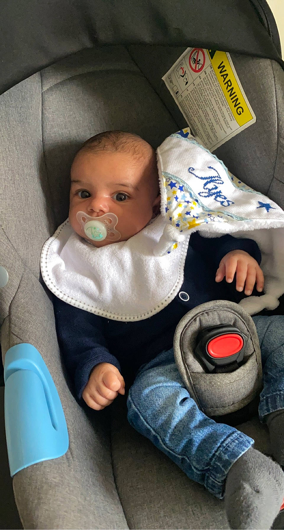 Ilyès a rejoint le concours — aidez-le/la à gagner de superbes lots ! auto_part, baby, baby_carriage, baby_in_car_seat, baby_products, baby_toddler_clothing, car_seat, cheek, child, comfort, finger, lap, linens, mouth, nail, person, room, sitting, skin, thumb