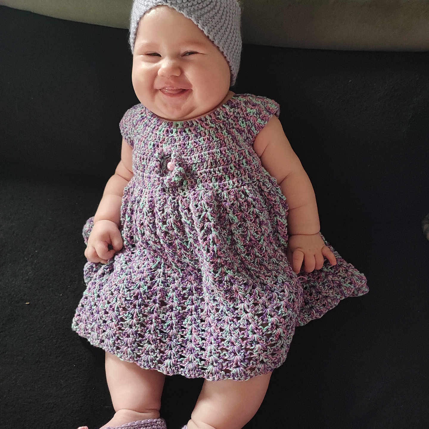 Eliza Amaryllis participe au concours pour gagner de l'argent avec cette photo : baby, child, chubby_cheeks, comfortable, couch, cozy, cute, cute_expression, handmade_clothing, happy, indoors, infant, knitted_booties, knitted_dress, knitted_hat, plush, portrait, sitting, smiling, soft_fabric
