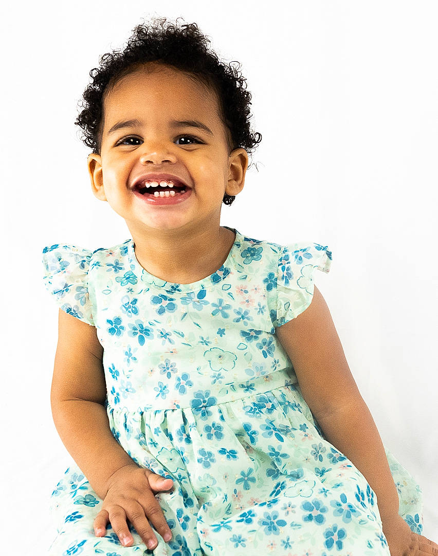 Naïzaëlle participe au concours pour gagner de l'argent avec cette photo : azure, baby_toddler_clothing, beauty, child, chin, collar, day_dress, elbow, face, flash_photography, gesture, happy, joy, neck, one_piece_garment, person, skin, sleeve, smile, standing