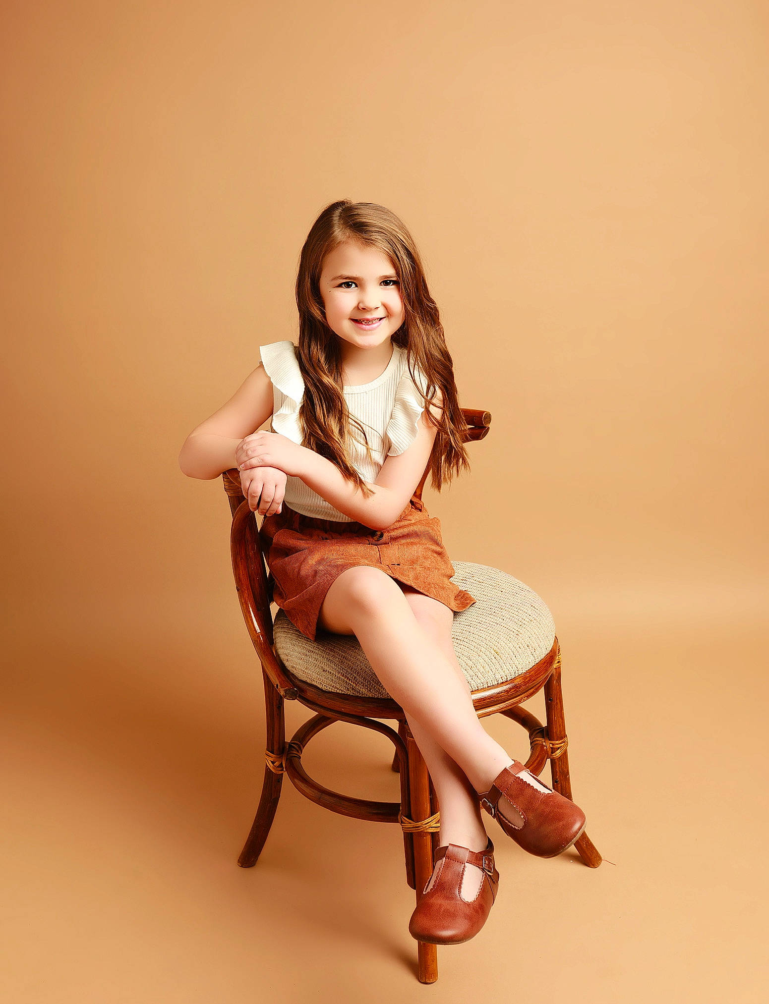 Kailyn joined the competition — help win amazing prizes! black_hair, blond, brown_hair, chair, comfort, elbow, fashion_design, flash_photography, foot, hair, happy, human_leg, joy, knee, leg, long_hair, person, shorts, sleeve, smile