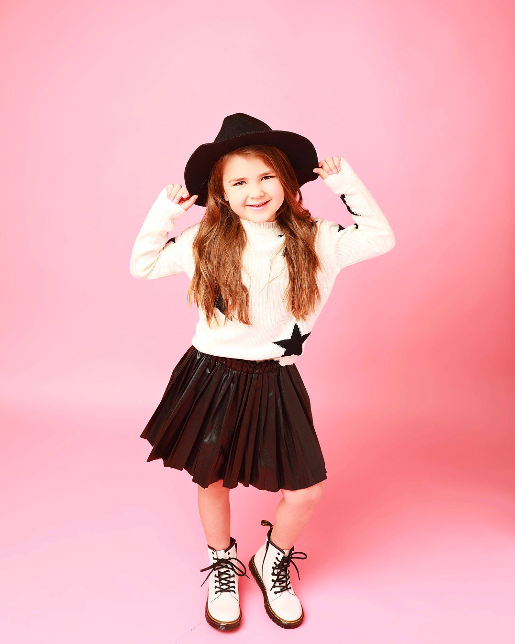 Kailyn is registered to the contest to win money with this photo: electric_blue, fashion_design, flash_photography, hair, happy, hat, human_body, human_leg, joy, knee, long_hair, magenta, person, pink, shoulder, sleeve, smile, sock, sun_hat, thigh