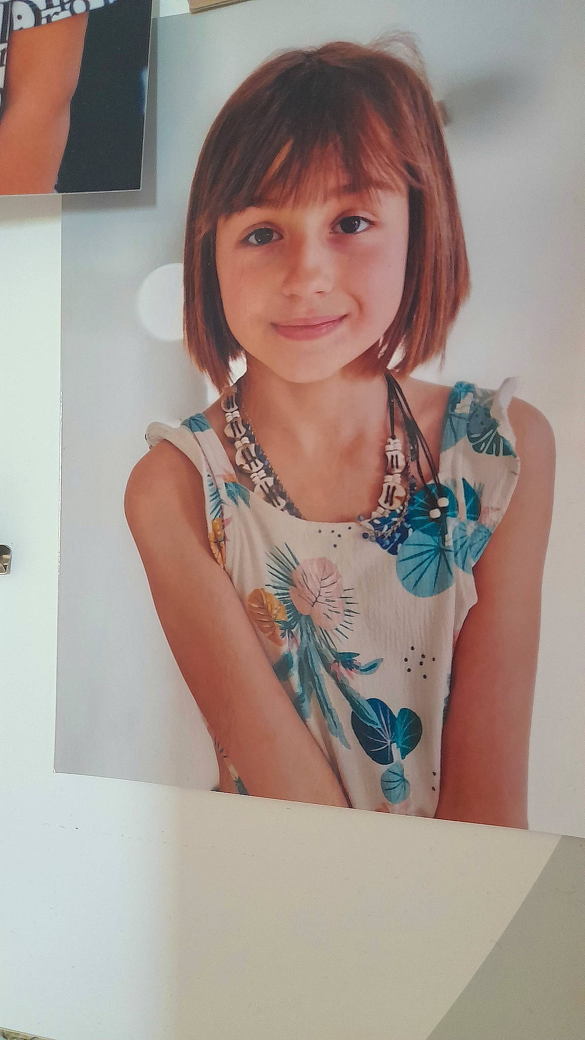 Enora participe au concours pour gagner de l'argent avec cette photo : arm, bangs, black_hair, cheek, chin, cool, eye, eyebrow, eyelash, flash_photography, hair, happy, iris, joint, joy, muscle, neck, person, shoulder, skin