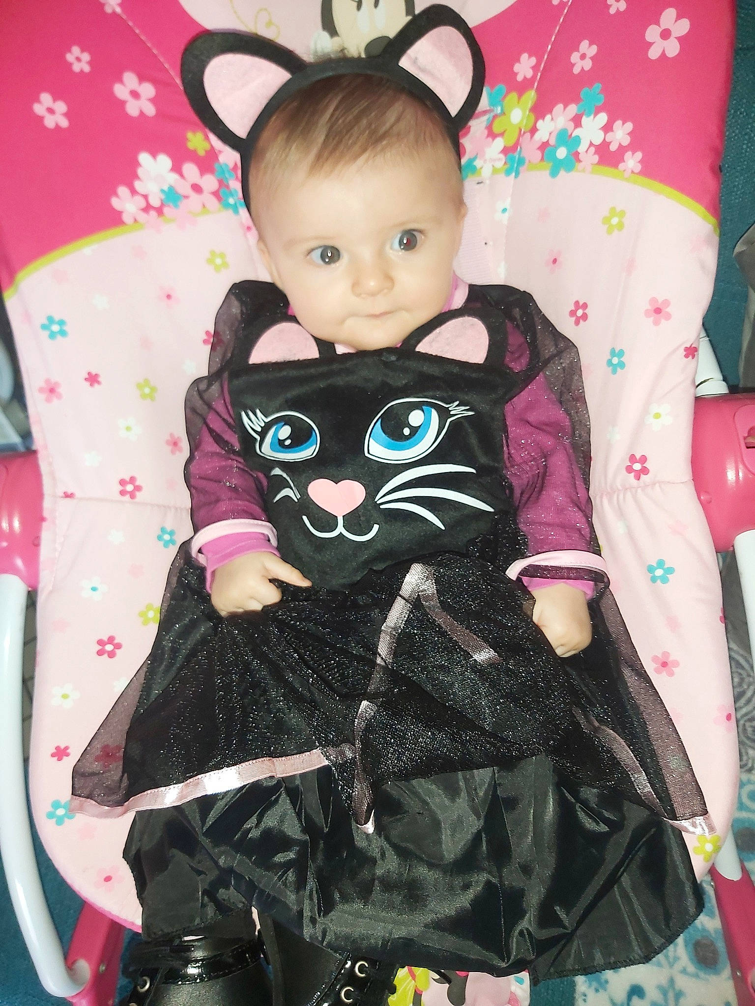 Clémence a rejoint le concours — aidez-le/la à gagner de superbes lots ! black_hair, child, costume, doll, dress, ear, fawn, iris, long_hair, pattern, person, pink, skin, sleeve, textile, toddler, toy