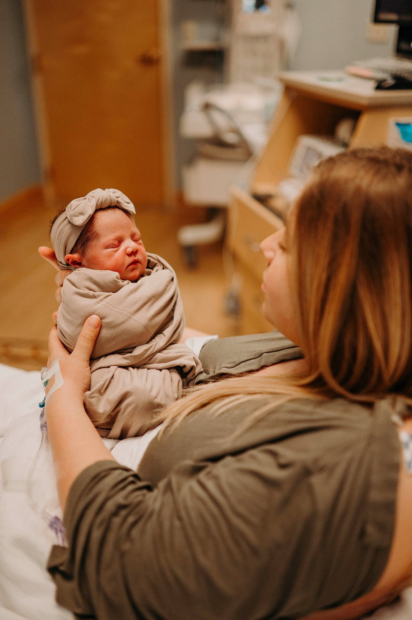 Caroline is registered to the contest to win money with this photo: chair, child, comfort, conversation, event, fashion_design, flooring, fun, fur, person, room, sitting, wood