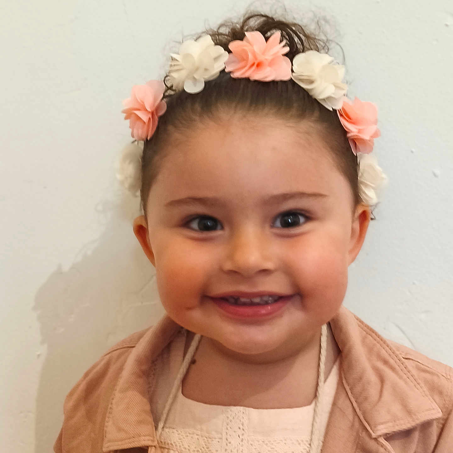 Maï-Lane a rejoint le concours — aidez-le/la à gagner de superbes lots ! accessory, cheerful, child, cute, dress, eyes, face, fashion, flower_headband, hair, happy, headshot, indoor, jacket, person, portrait, skin, smiling, toddler, young_child