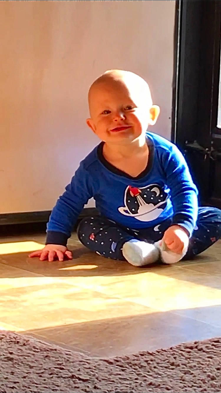 Sylas is registered to the contest to win money with this photo: baby, child, crawling, floor, flooring, hardwood, joy, leg, person, play, sitting, smile, toddler, wood, wood_flooring