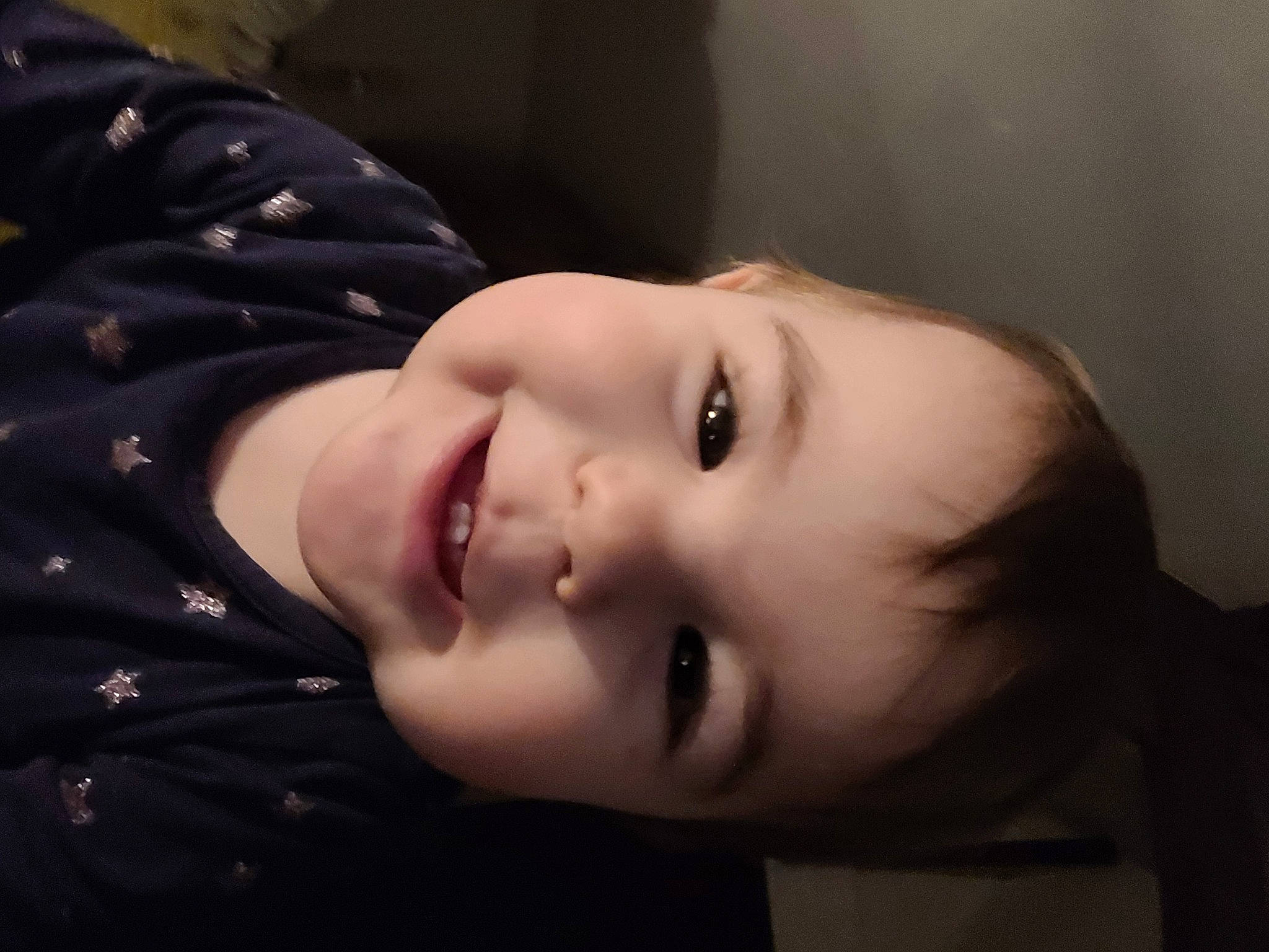 Milla a rejoint le concours — aidez-le/la à gagner de superbes lots ! black_hair, cheek, child, chin, eyebrow, eyelash, face, flash_photography, forehead, happy, jaw, joy, lip, mouth, nose, person, plant, skin, smile, toddler