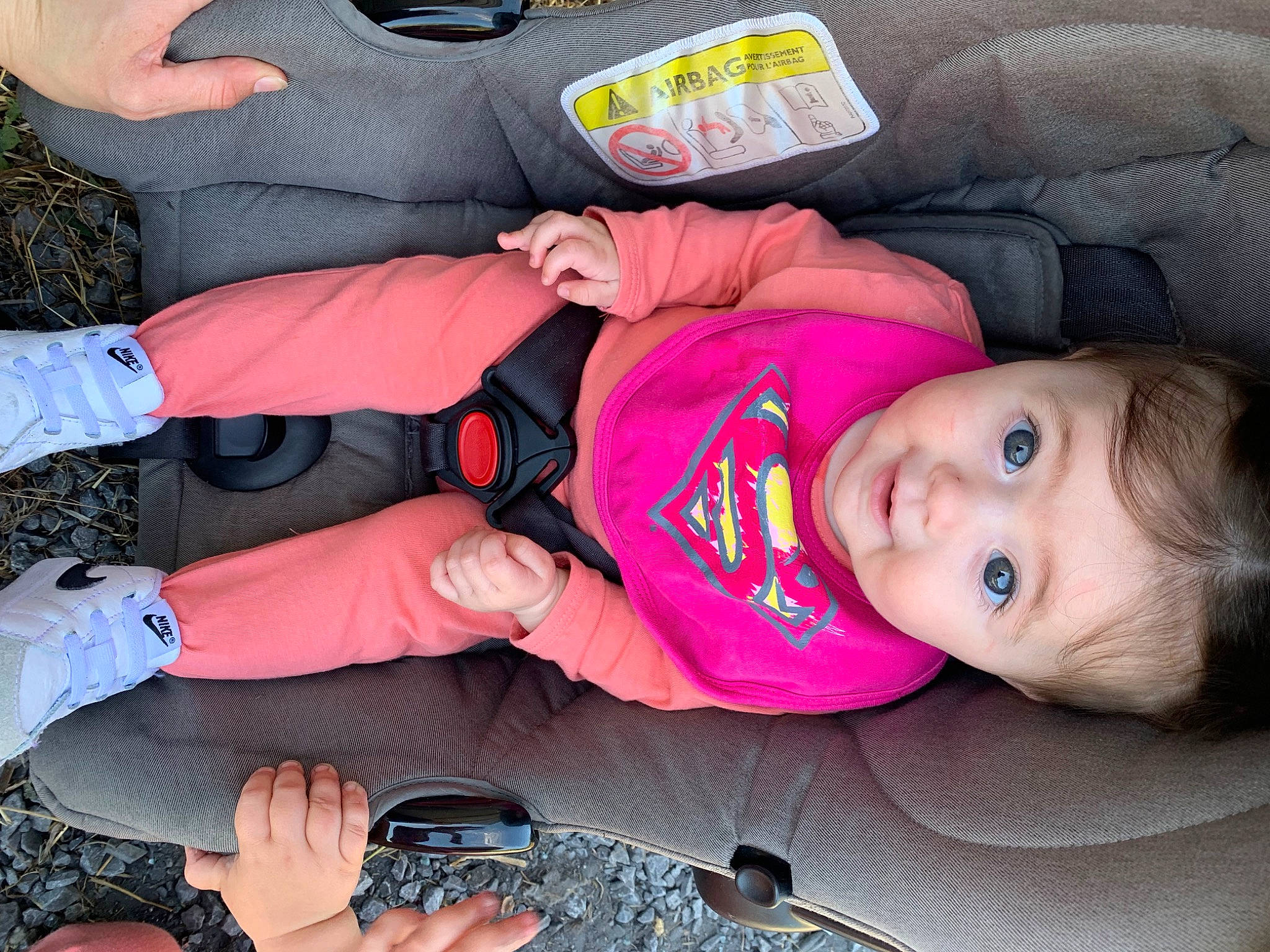 Naëly a rejoint le concours — aidez-le/la à gagner de superbes lots ! baby, baby_products, baby_toddler_clothing, car_seat, carmine, cheek, child, comfort, finger, fun, gesture, lap, mouth, nail, person, pink, sitting, sleeve, thumb, toddler