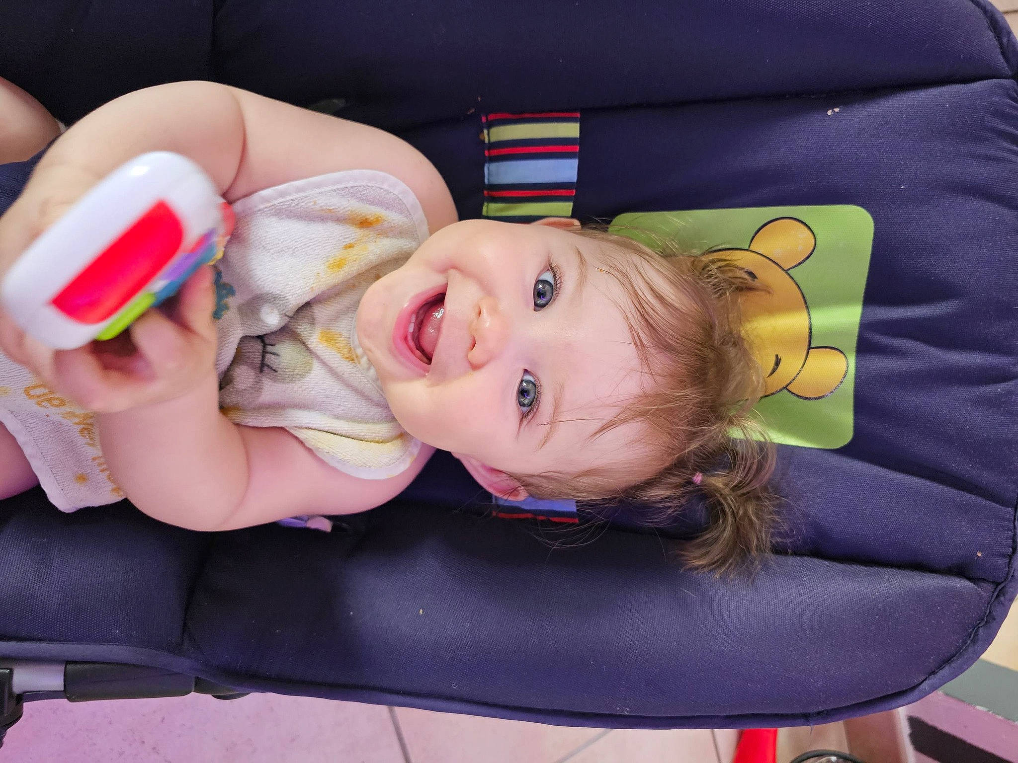 Elena a rejoint le concours — aidez-le/la à gagner de superbes lots ! baby, baby_in_car_seat, baby_products, baby_toddler_clothing, car_seat, cheek, child, comfort, drinkware, face, fun, happy, head, human_body, nail, person, pink, plastic_bottle, skin, smile