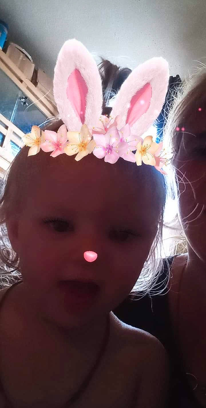 Shanna a rejoint le concours — aidez-le/la à gagner de superbes lots ! child, ear, easter, easter_bunny, fashion_accessory, hair_accessory, head, headband, headgear, headpiece, holiday, human_body, lip, organ, person, pink, skin, toddler