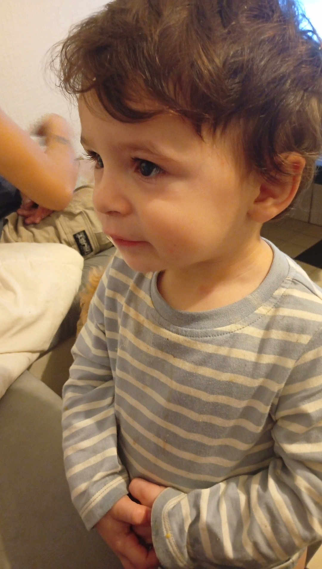 Wayne participe au concours pour gagner de l'argent avec cette photo : toddler, child, striped_shirt, indoor, curly_hair, hands, clasped_hands, portrait, face, young_child, casual_clothing, cute, person, soft_lighting, expression, looking_away, curiosity, small_child, closeup, candid