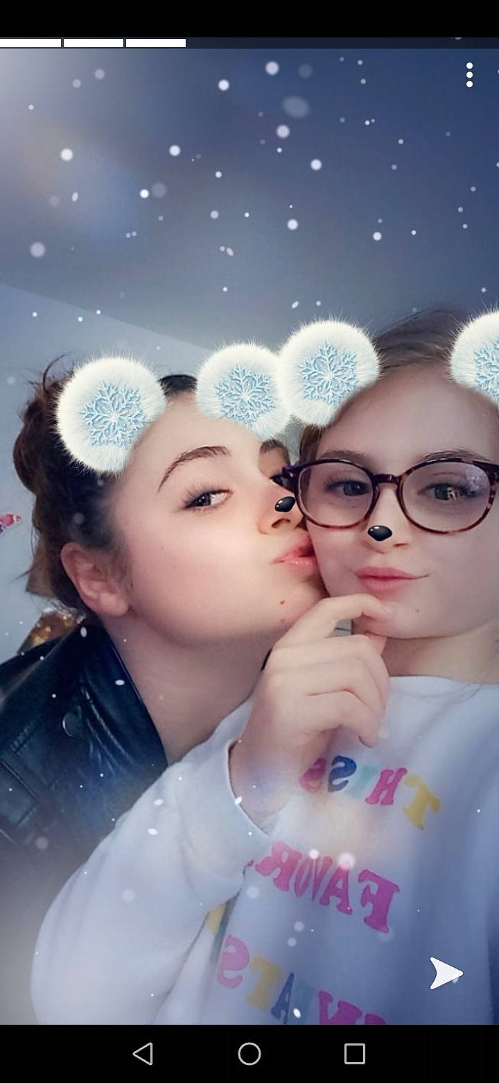 Sybille Fournier a rejoint le concours — aidez-le/la à gagner de superbes lots ! beauty, child, eyewear, forehead, fun, gesture, glasses, happy, love, nose, person, photography, sky, smile, vision_care, world