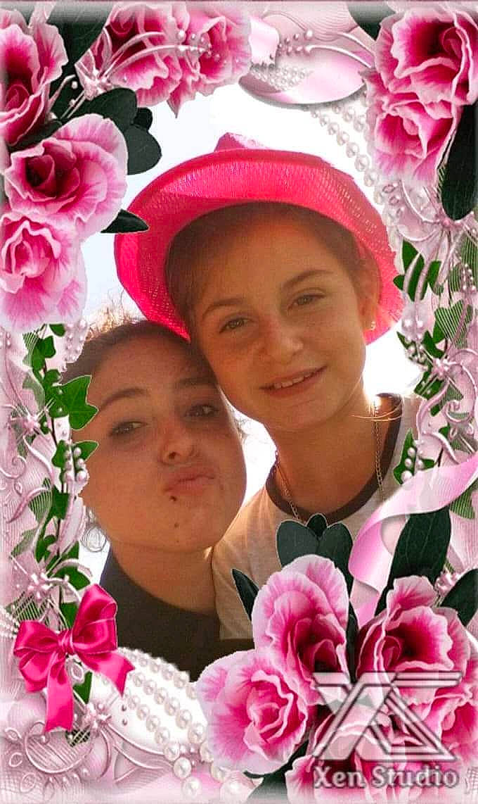 Sybille a rejoint le concours — aidez-le/la à gagner de superbes lots ! child, fashion_accessory, flower, garden_roses, happy, headgear, headwear, joy, person, petal, photomontage, pink, plant, rose, rose_family, smile