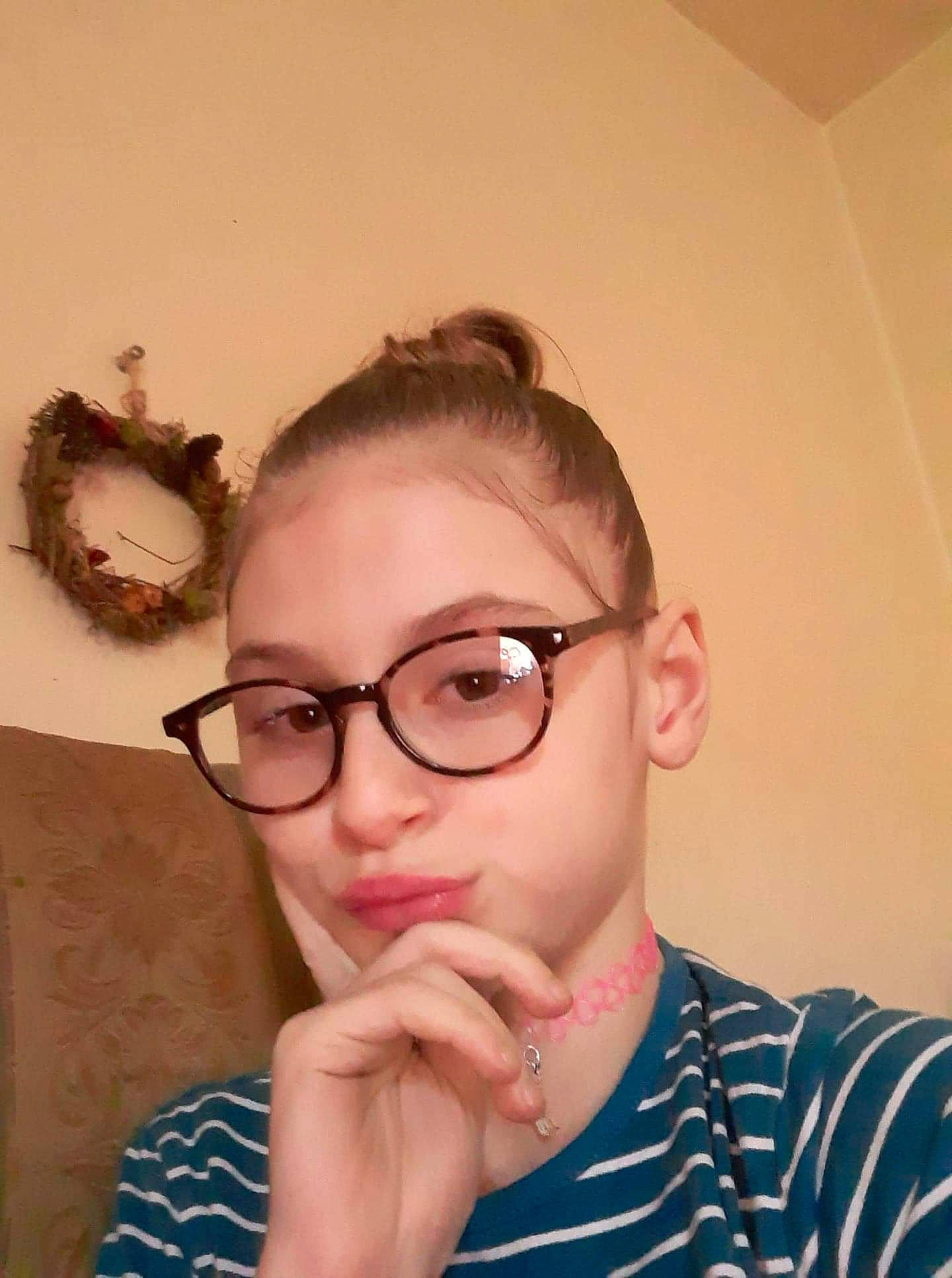 Sybille a rejoint le concours — aidez-le/la à gagner de superbes lots ! cheek, chin, cool, eyebrow, eyewear, face, facial_hair, forehead, gesture, glasses, hair, hairstyle, head, jaw, lip, moustache, mouth, nose, person, selfie