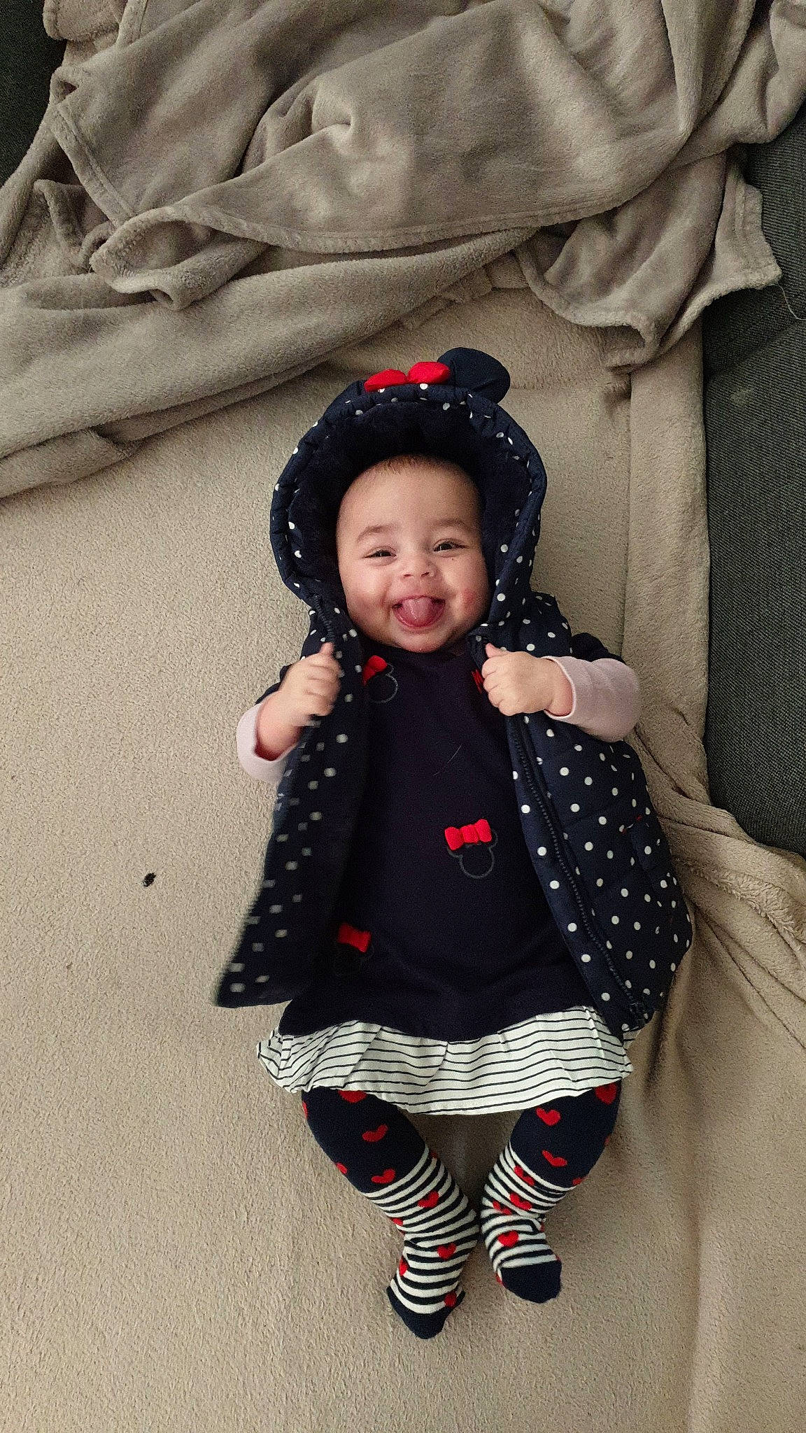 Kamélia a rejoint le concours — aidez-le/la à gagner de superbes lots ! child, child_model, headgear, joy, outerwear, pattern, person, photography, smile, tights, toddler