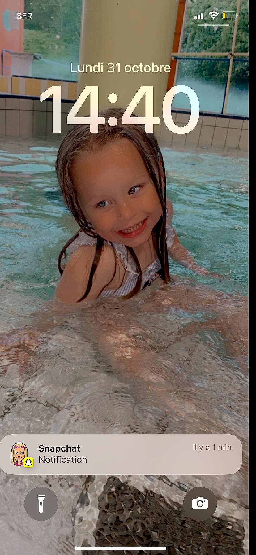 Lyana participe au concours pour gagner de l'argent avec cette photo : bathing, blond, brown_hair, child, eyebrow, eyelash, fun, happy, joy, leisure, leisure_centre, person, photo_caption, play, product, recreation, smile, summer, swimming_pool, swimwear